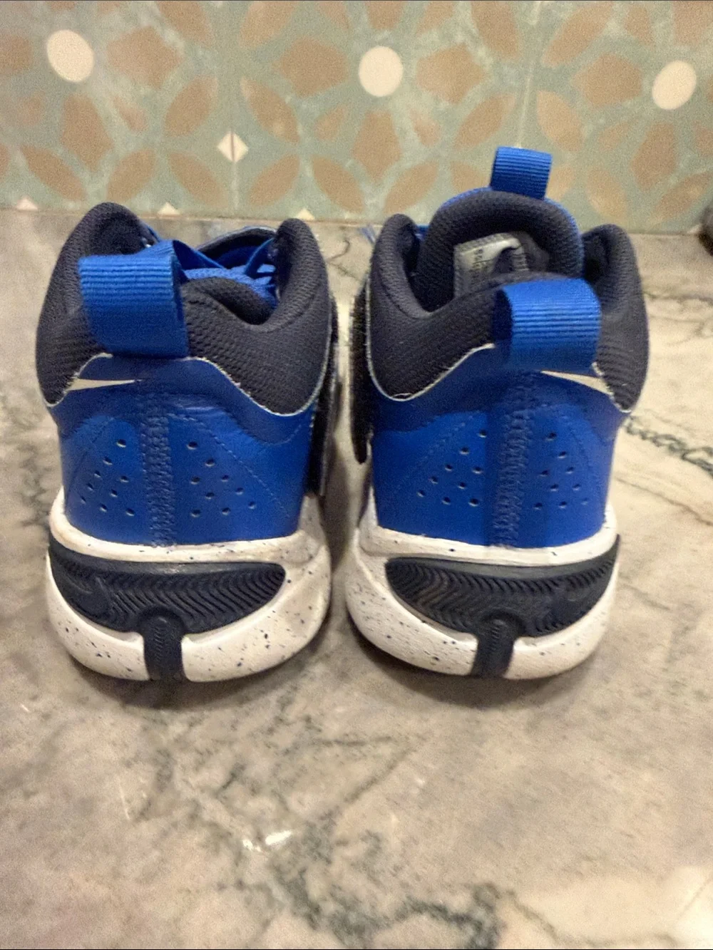 Nike Boys Team Hustle D 11 basketball shoes